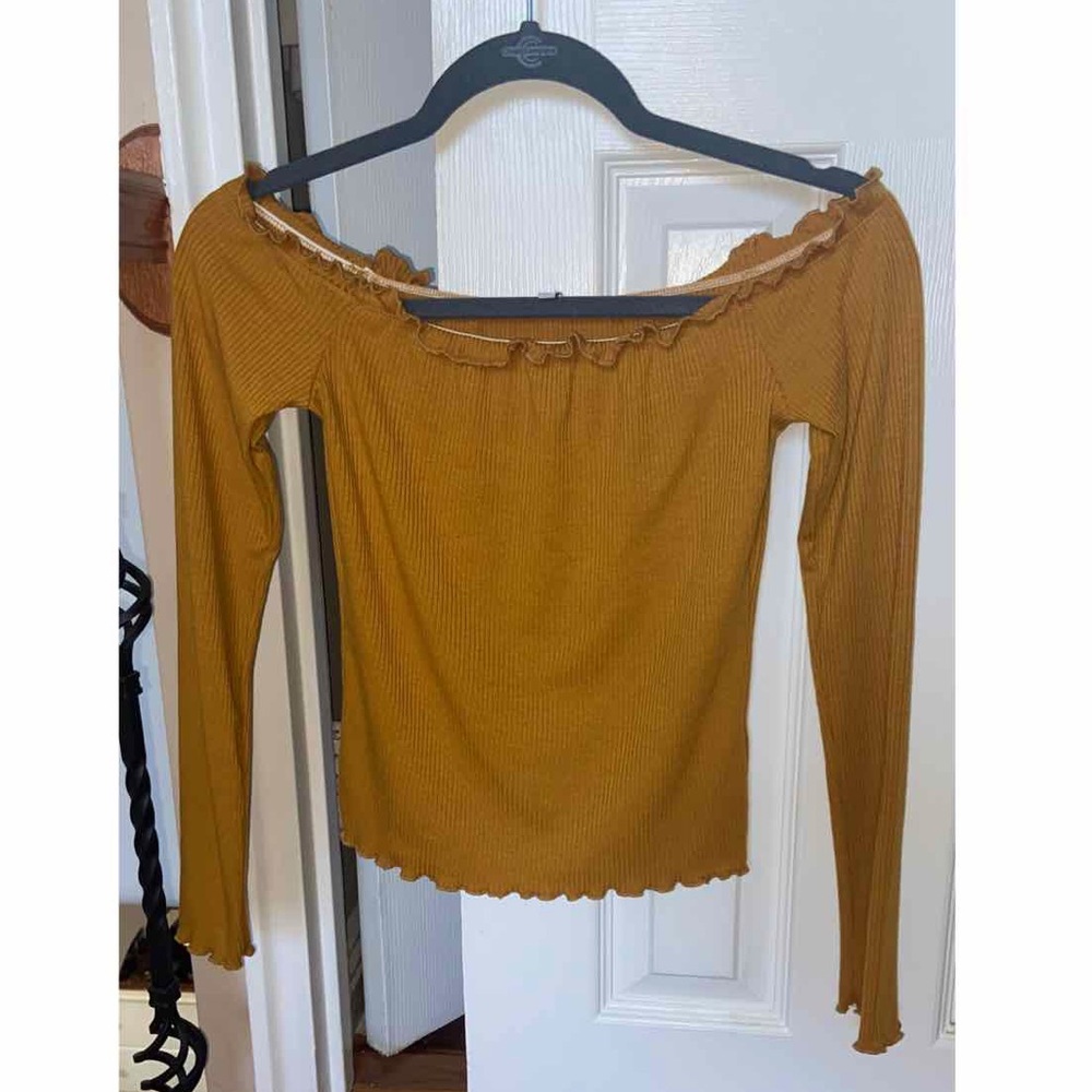 Off Shoulder Top - Picture 2 of 3